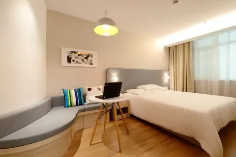 Gdzie rezerwować noclegi? Odkryj najlepsze platformy i oferty