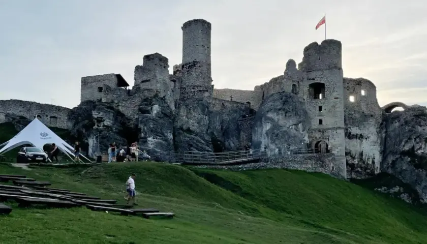 Zamek Ogrodzieniec atrakcje, które musisz zobaczyć podczas wizyty
